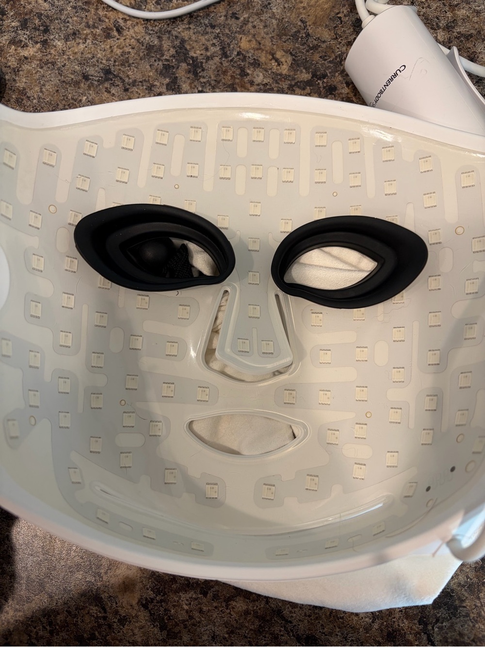LED Therapy Mask - White - Picture 3 of 5